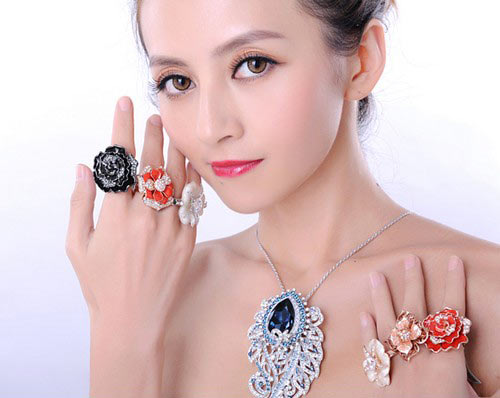 宫廷复古水钻胸针 宫廷复古水钻胸针