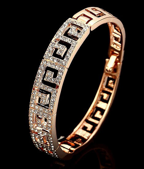 经典雷纹水钻手镯