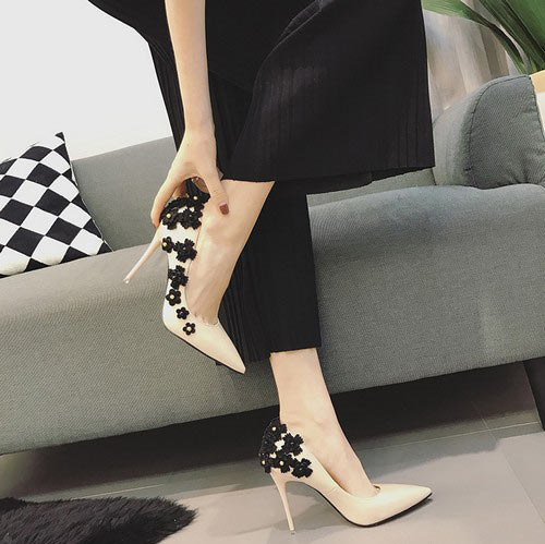 立体花朵尖头鞋