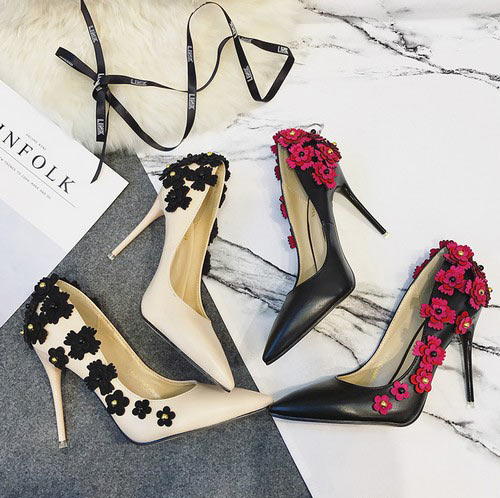 立体花朵尖头鞋
