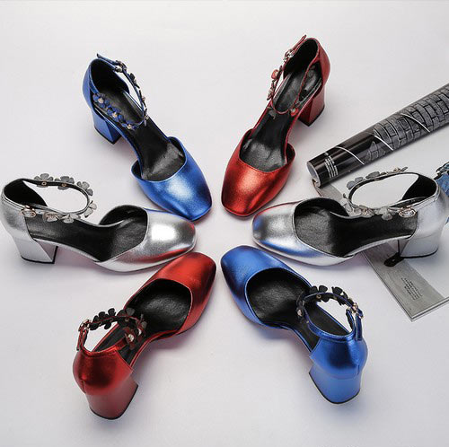 亮面粗跟方头鞋