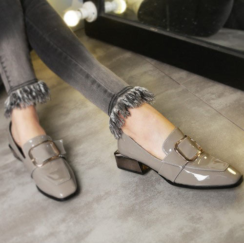 方扣中跟漆皮单鞋 方扣中跟漆皮单鞋