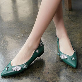 看看能跟春装新款一样搭配的单鞋有哪些