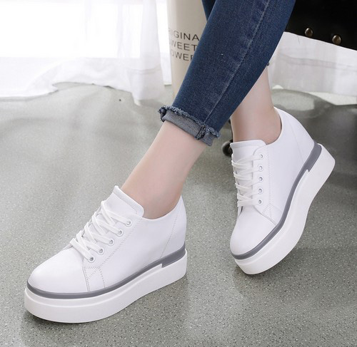 松糕底透气小白鞋 松糕底透气小白鞋