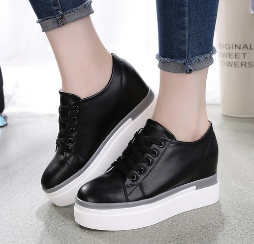 松糕底透气小白鞋 松糕底透气小白鞋