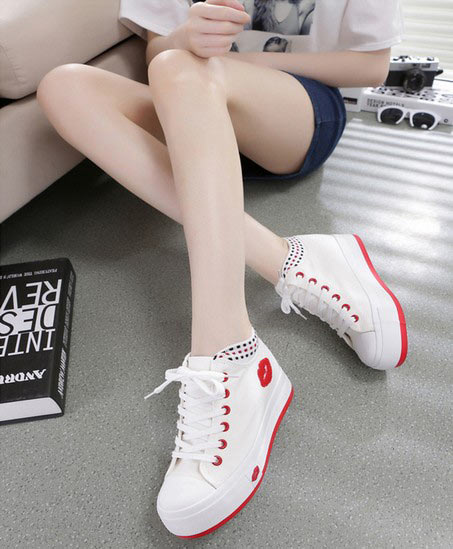 红唇高帮纯色休闲鞋 红唇高帮纯色休闲鞋