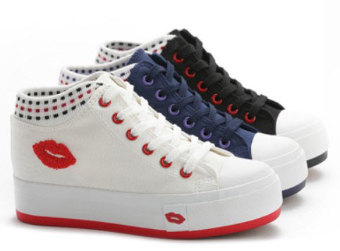 红唇高帮纯色休闲鞋 红唇高帮纯色休闲鞋