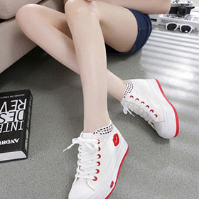 让恨天高列个队，重新欢迎我们的运动风