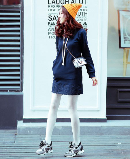 刺绣加绒套头连帽卫衣裙 刺绣加绒套头连帽卫衣裙