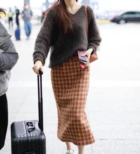 V领毛衣怎么搭配2019 V领毛衣怎么搭配2019