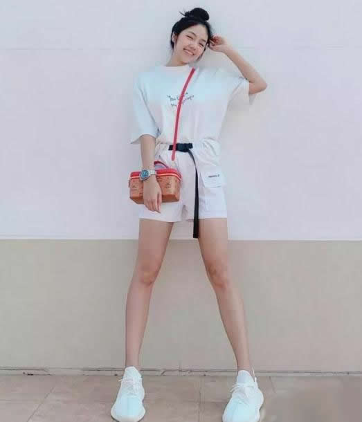 2019低调却迷人的穿搭:时尚简约的早秋搭配 2019低调却迷人的穿搭:时尚简约的早秋搭配