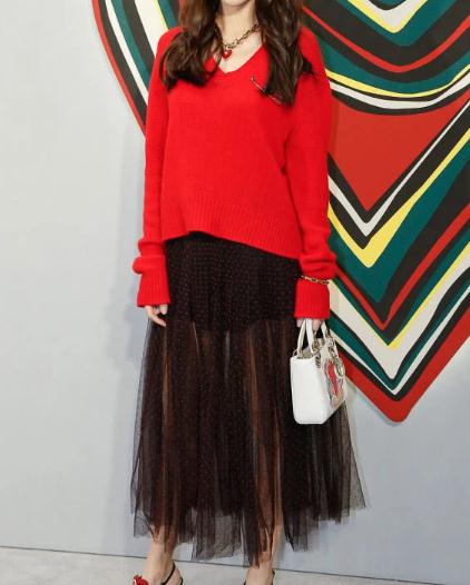 V领毛衣怎么搭配2019 V领毛衣怎么搭配2019