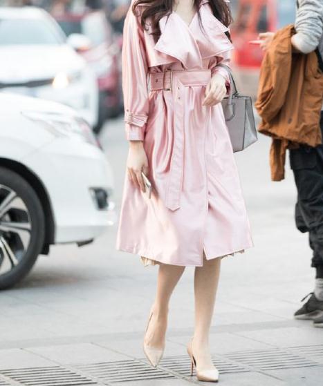 连衣裙让女性更显魅力:曼妙的身姿性感甜美的气质 连衣裙让女性更显魅力:曼妙的身姿性感甜美的气质