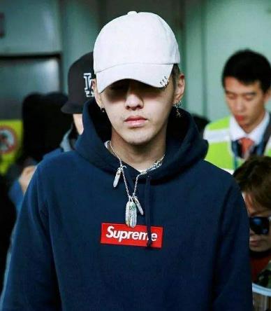 supreme正品鉴定方法：supreme卫衣怎么看真假?