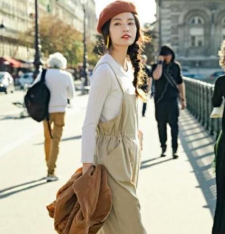 白色上衣搭配黑色裤子好看吗,白色配什么颜色好 白色上衣搭配黑色裤子好看吗,白色配什么颜色好