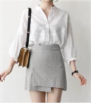 白色上衣搭配黑色裤子好看吗,白色配什么颜色好 白色上衣搭配黑色裤子好看吗,白色配什么颜色好