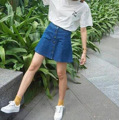 白色外套内搭什么颜色好看,白色外套搭配蓝色可以吗 白色外套内搭什么颜色好看,白色外套搭配蓝色可以吗