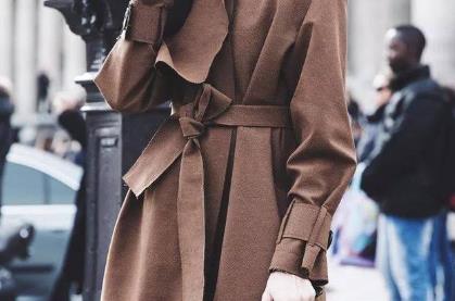 风衣后面腰带怎么系,风衣蝴蝶结系法图解 风衣后面腰带怎么系,风衣蝴蝶结系法图解