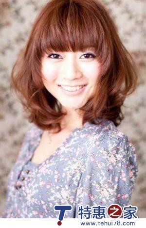 凌乱感微卷发型