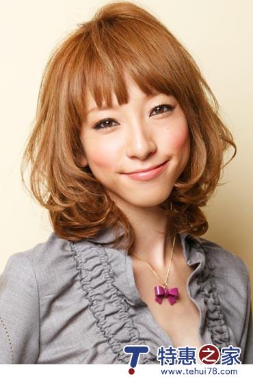 今年流行的中长卷发