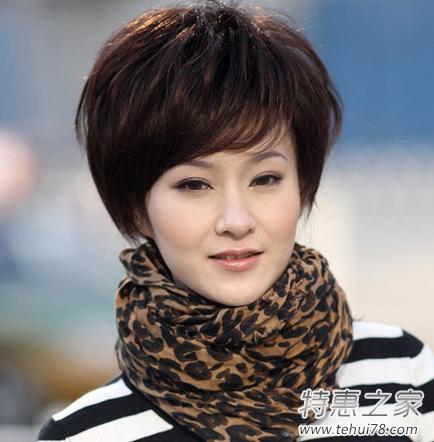 方脸短发发型图片:唯美清纯颇有女人味的方脸发型